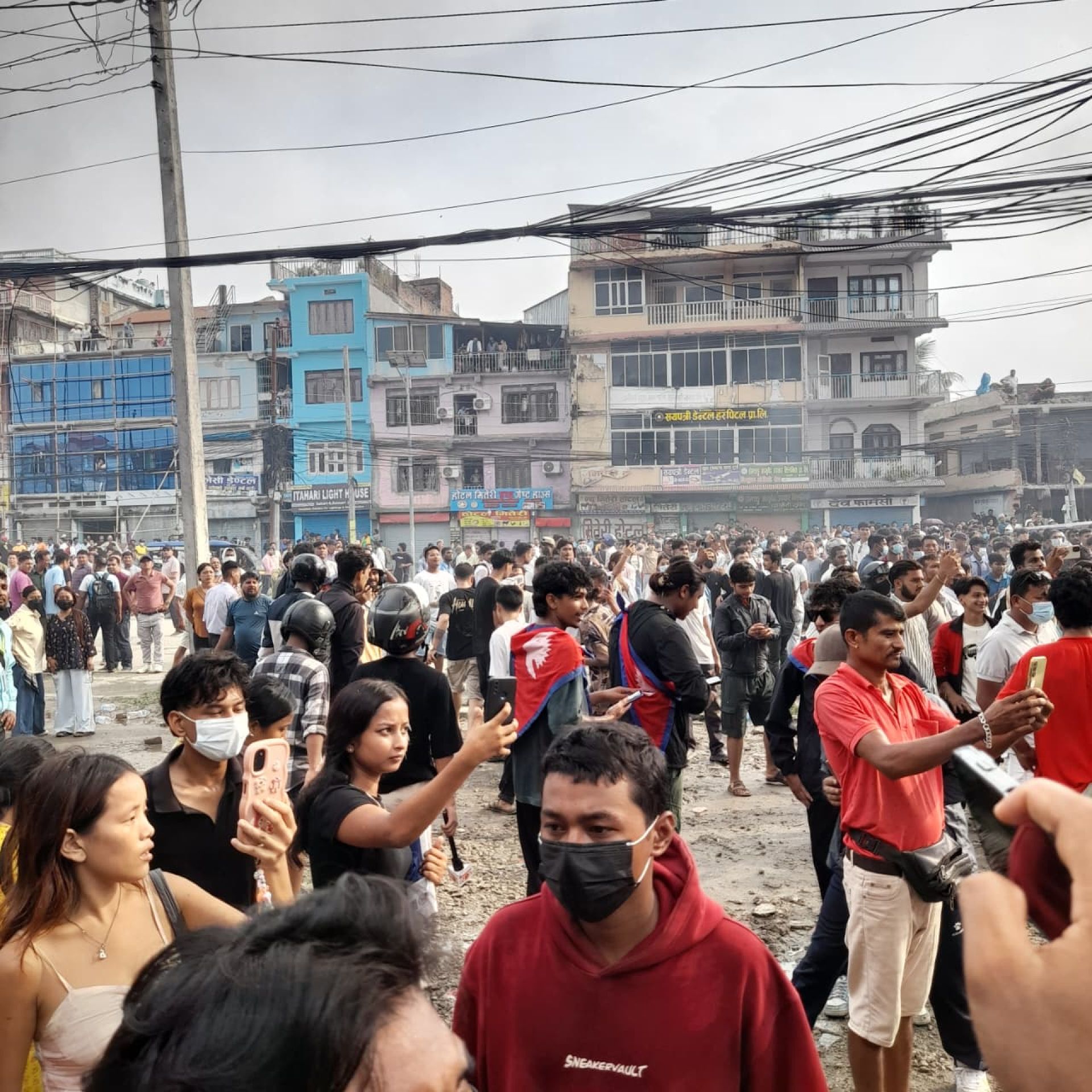 इटहरी उपमहानगर कार्यालयमा जेन जी प्रदर्शनकारीद्वारा आगजनी